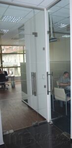 drzwi szklane w systemie bezramowym