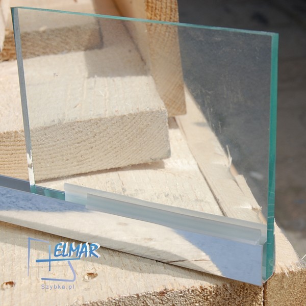 zamocowanie szkła przy użyciu listwy montażowej i igielitowych uszczelek