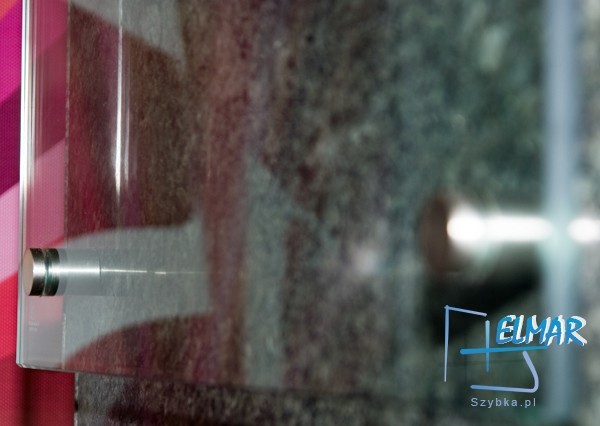 śruba mocująca szyld hartowany do ściany