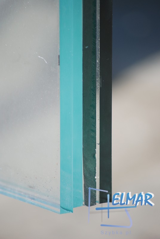 tafla OptiWhite i zwykły float - przed szlifowaniem i żywicowaniem